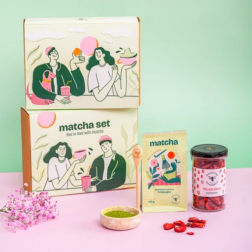 Zestaw z matchą i owocami liofilizowanymi 