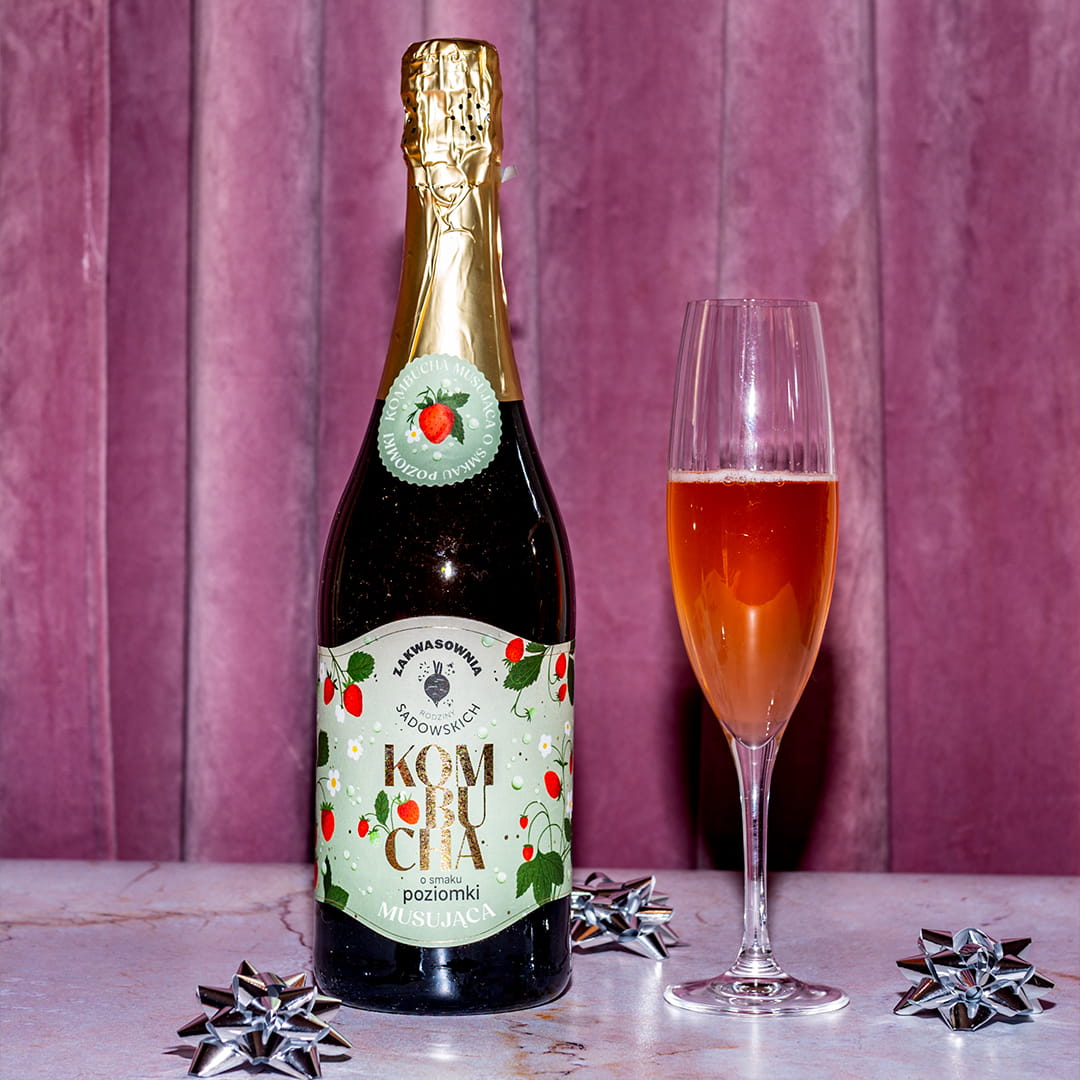 Kombucha musująca o smaku poziomki